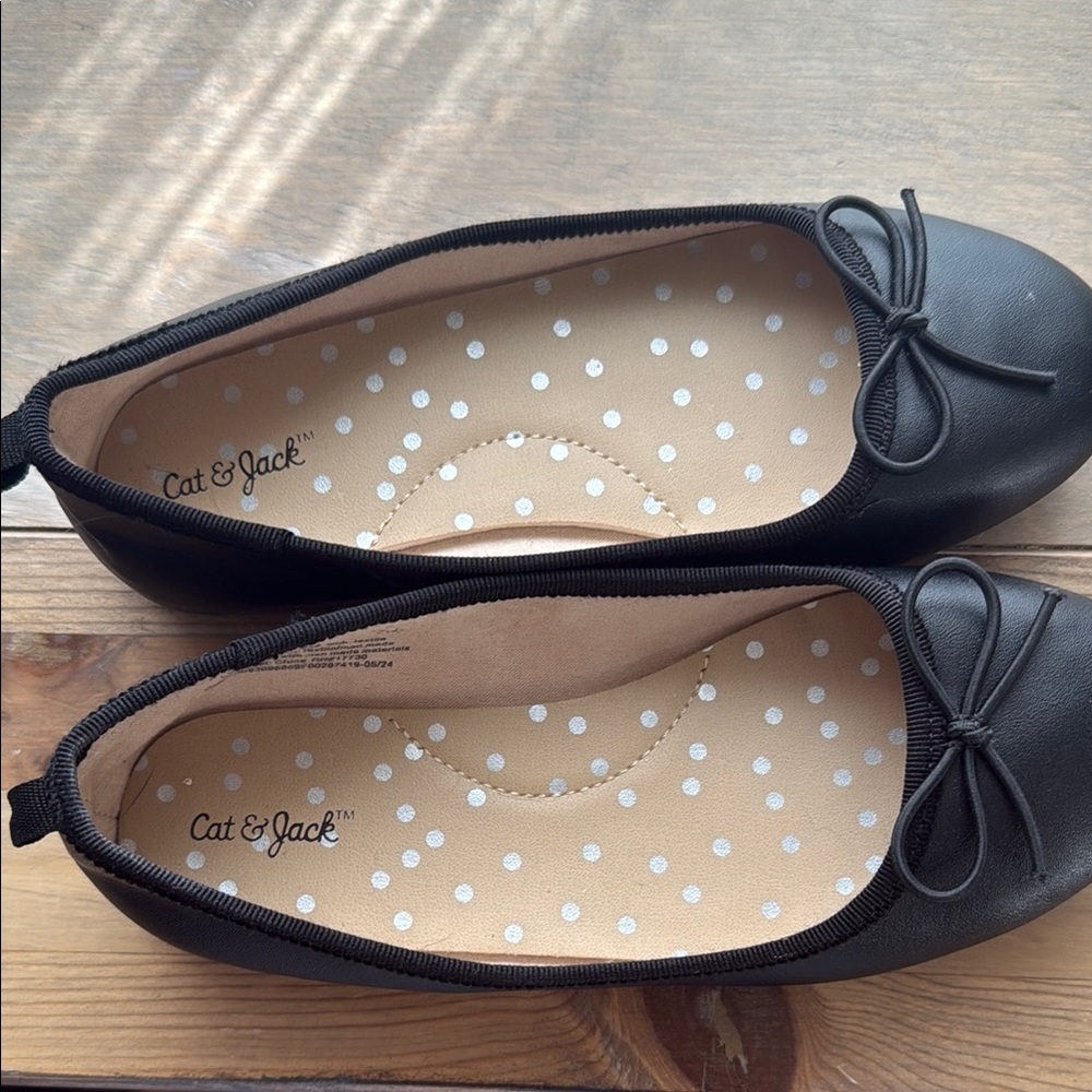 Cat & Jack Classic Black Flats with Bow